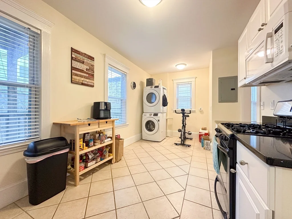 3 bed, 1 bath apartment for rent at 152 Homes Ave Unit 2, Dorchester — photo 11 of 15