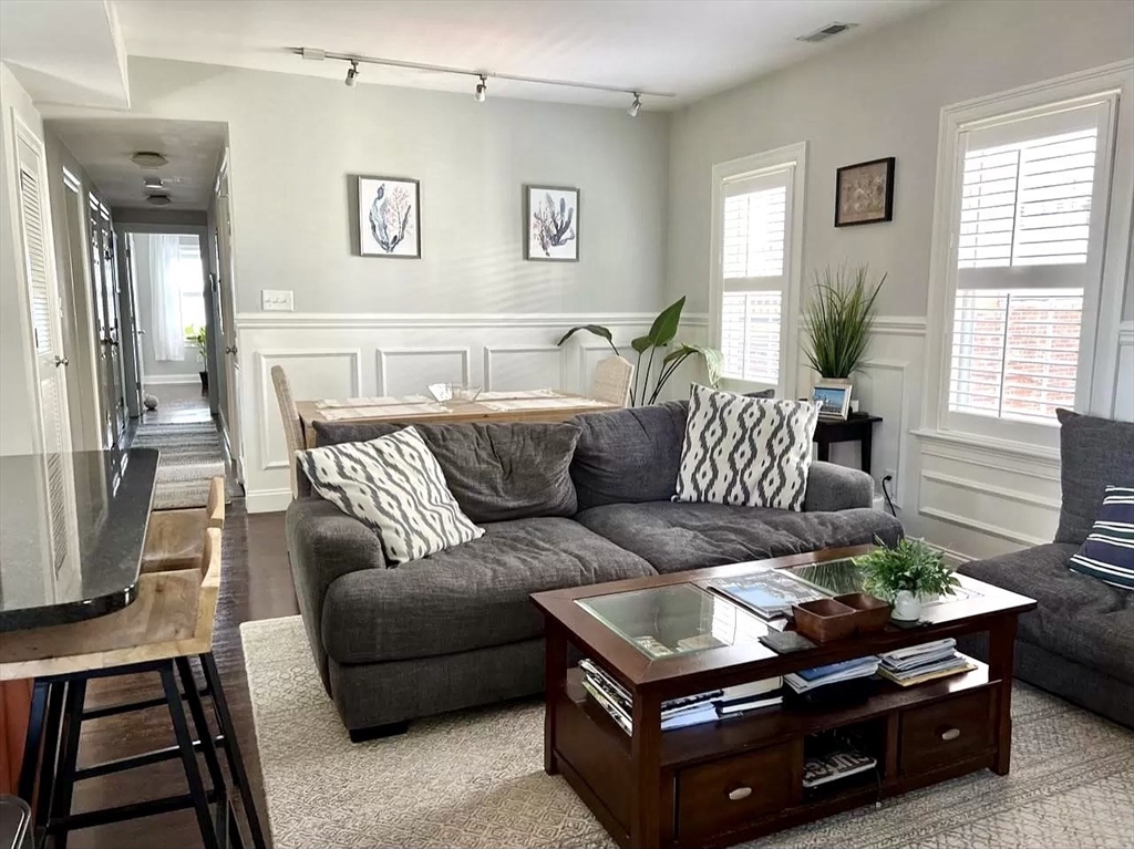 2 bed, 2 bath apartment for rent at 152 O St Unit 2, South Boston
