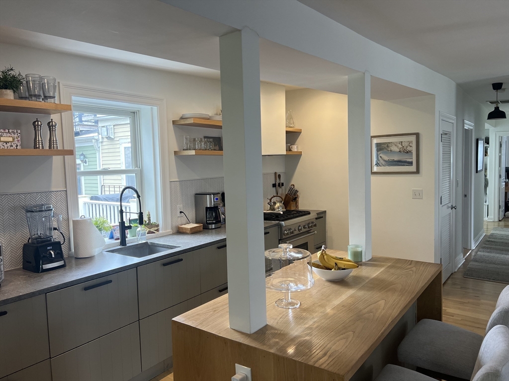 2 bed, 2 bath apartment for rent at 152 O St Unit 3, South Boston