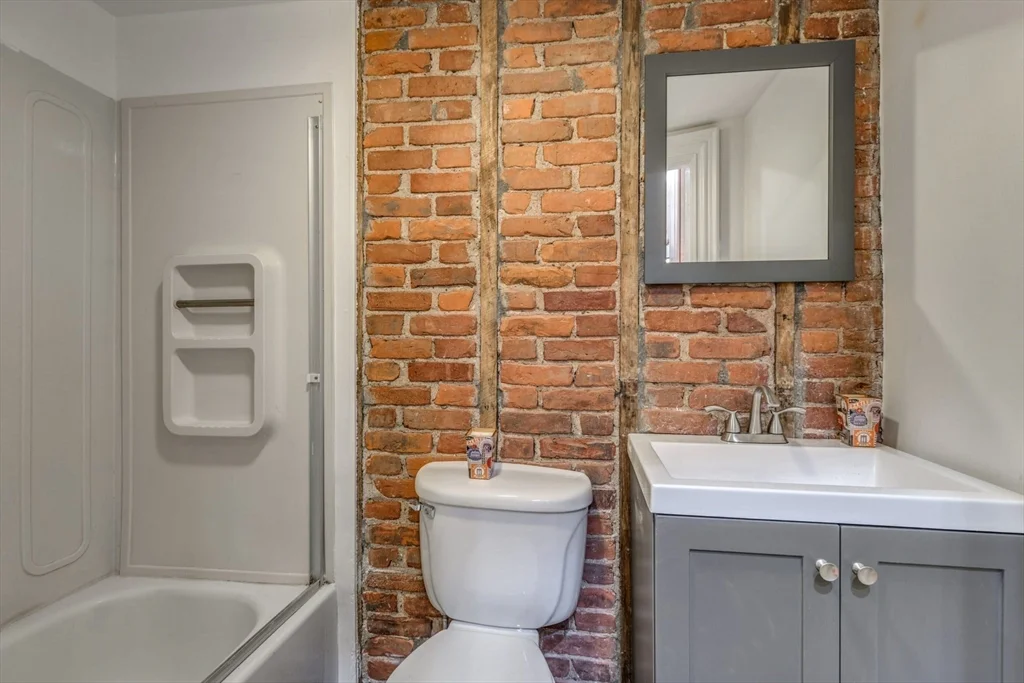 1 bed, 1 bath apartment for rent at 152 Pearl St Unit 2, Cambridge — photo 4 of 4