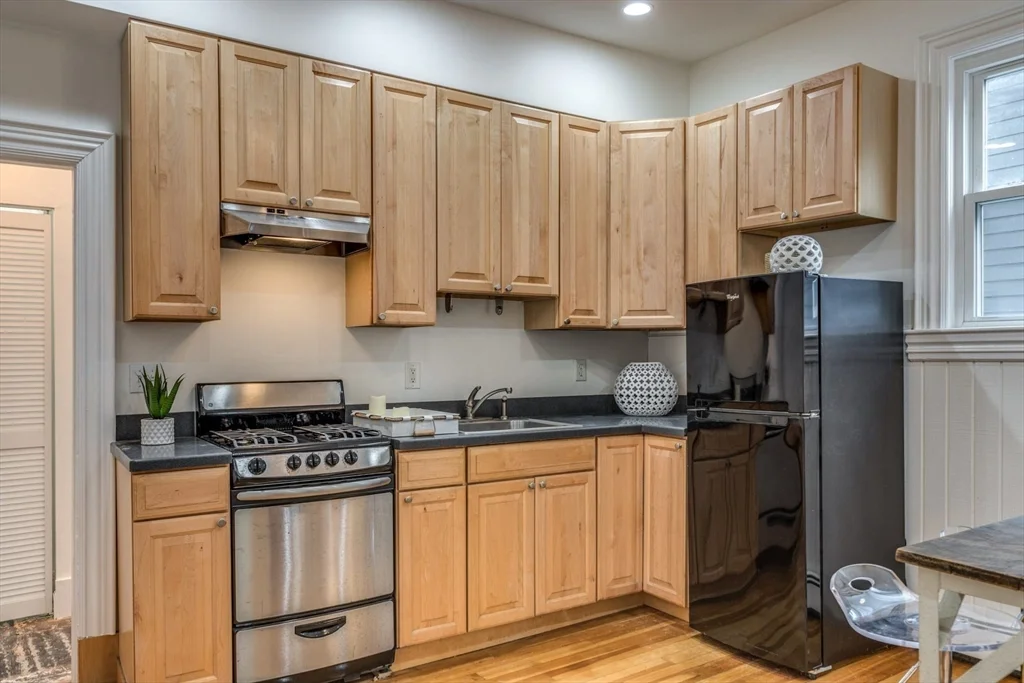 1 bed, 1 bath apartment for rent at 152 Pearl St Unit 2, Cambridge — photo 2 of 4