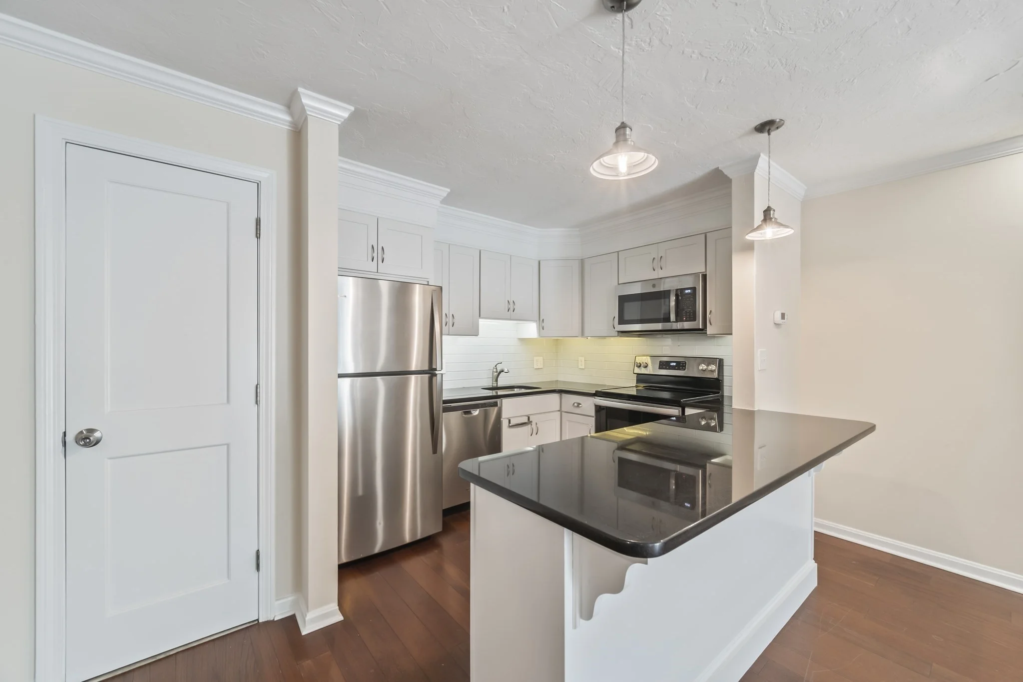 2 bed, 2 bath apartment for rent at 152 Quincy Shore Dr Unit 13, Quincy — photo 2 of 15