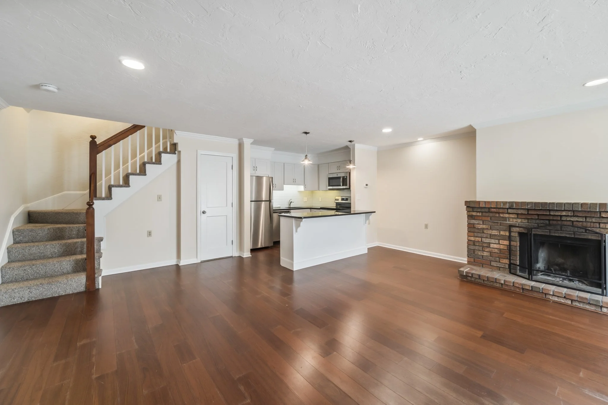 2 bed, 2 bath apartment for rent at 152 Quincy Shore Dr Unit 13, Quincy — photo 5 of 15