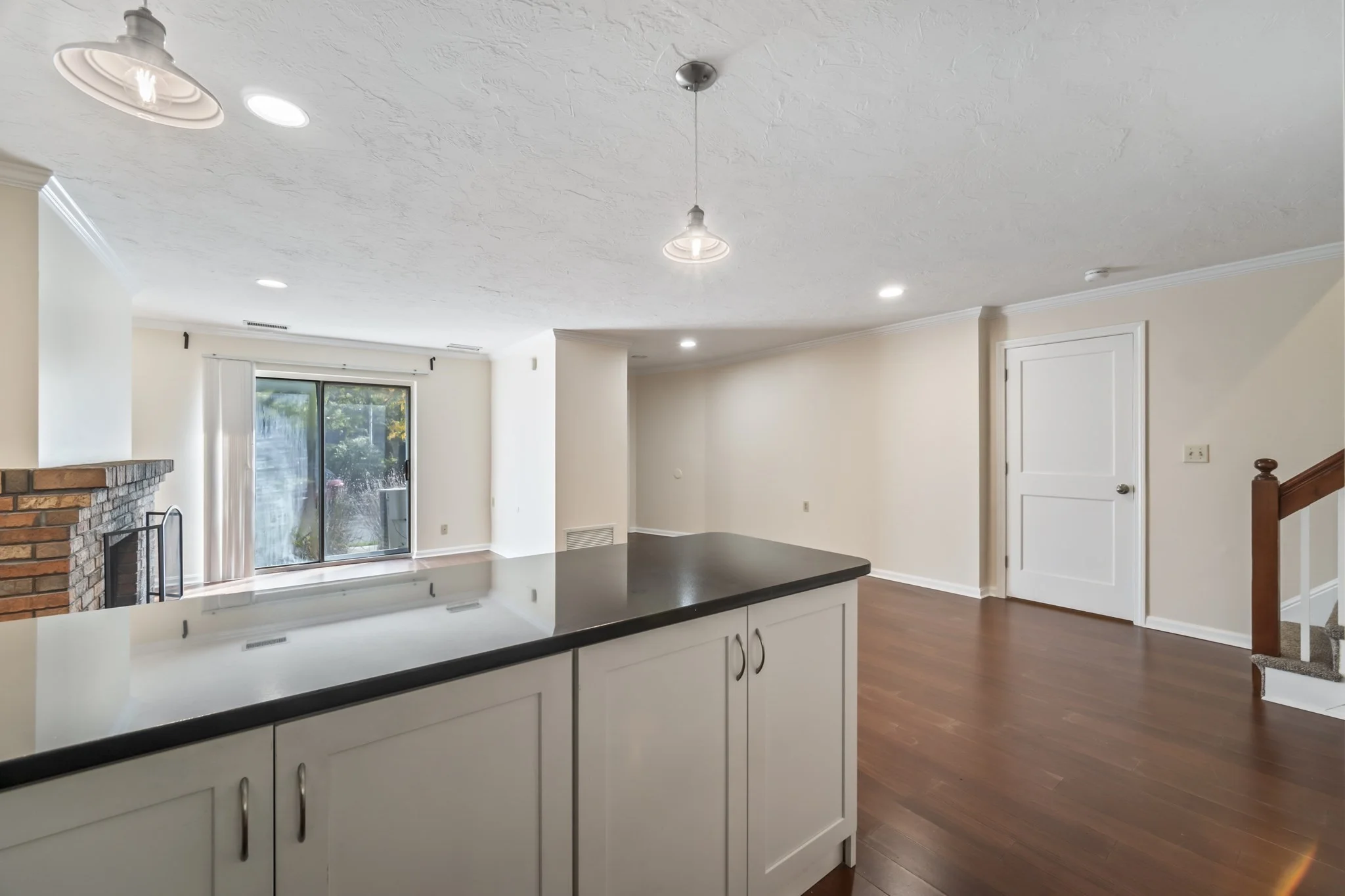 2 bed, 2 bath apartment for rent at 152 Quincy Shore Dr Unit 13, Quincy — photo 4 of 15