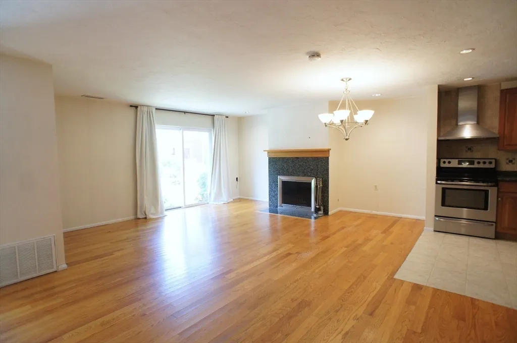 2 bed, 2 bath apartment for rent at 152 Quincy Shore Dr Unit 25, Quincy — photo 4 of 17
