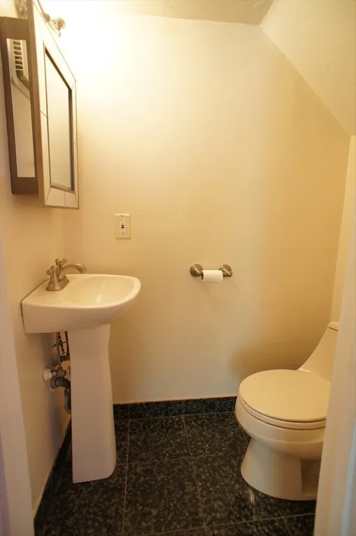 2 bed, 2 bath apartment for rent at 152 Quincy Shore Dr Unit 25, Quincy — photo 9 of 17
