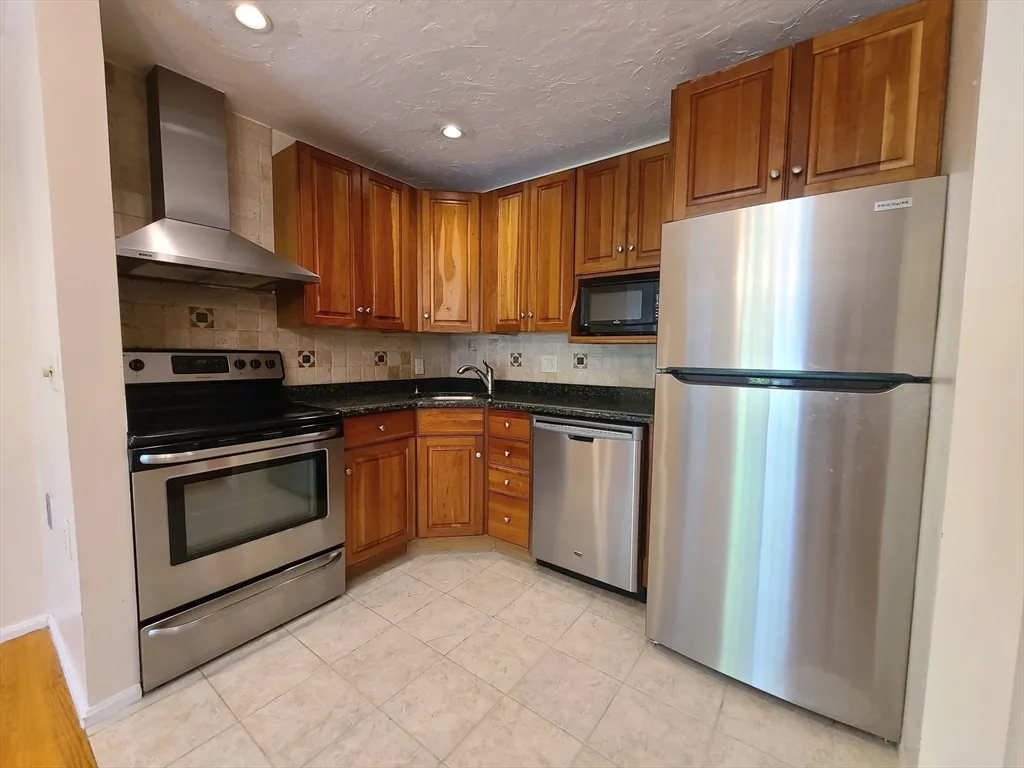 2 bed, 2 bath apartment for rent at 152 Quincy Shore Dr Unit 25, Quincy — photo 2 of 17
