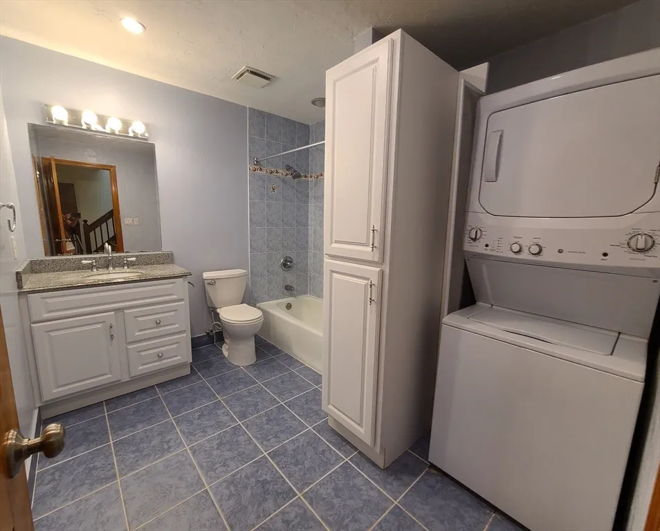 2 bed, 2 bath apartment for rent at 152 Quincy Shore Dr Unit 25, Quincy — photo 12 of 17