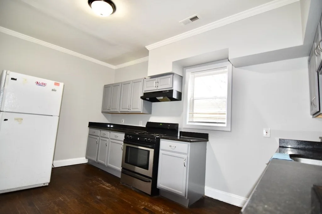 3 bed, 1 bath apartment for rent at 152 Quincy St Unit 3, Boston — photo 15 of 18