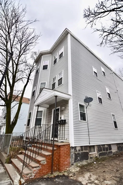 3 bed, 1 bath apartment for rent at 152 Quincy St Unit 3, Boston — photo 2 of 18