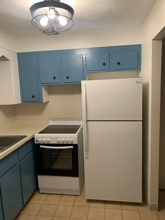 1 bed, 1 bath apartment for rent at 152 Sewall Ave Unit 1, Winthrop Highlands — photo 3 of 12