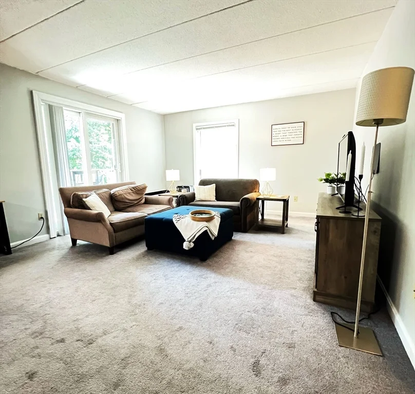 1 bed, 1 bath apartment for rent at 152 Turner Rd Unit 48, Holliston — photo 2 of 10