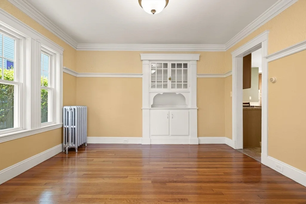 2 bed, 1 bath apartment for rent at 1521 Centre St Unit 1, West Roxbury — photo 4 of 9