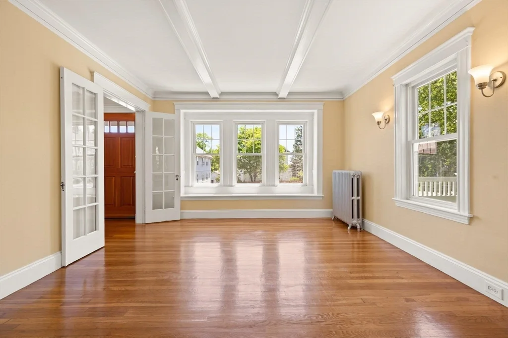 2 bed, 1 bath apartment for rent at 1521 Centre St Unit 1, West Roxbury — photo 2 of 9