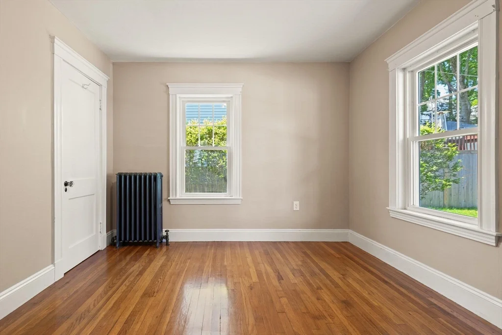 2 bed, 1 bath apartment for rent at 1521 Centre St Unit 1, West Roxbury — photo 7 of 9