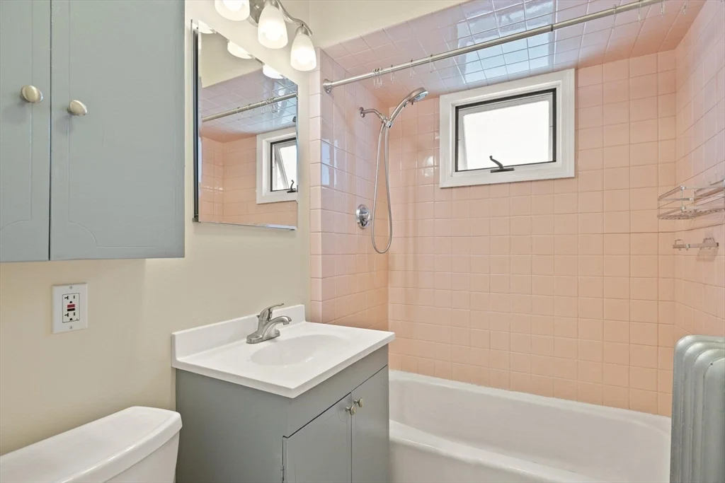 2 bed, 1 bath apartment for rent at 1521 Centre St Unit 1, West Roxbury — photo 8 of 9