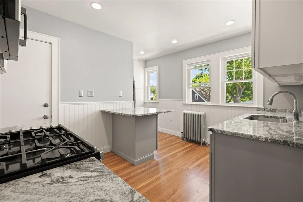 2 bed, 1 bath apartment for rent at 1521 Centre St Unit 2, West Roxbury — photo 7 of 11