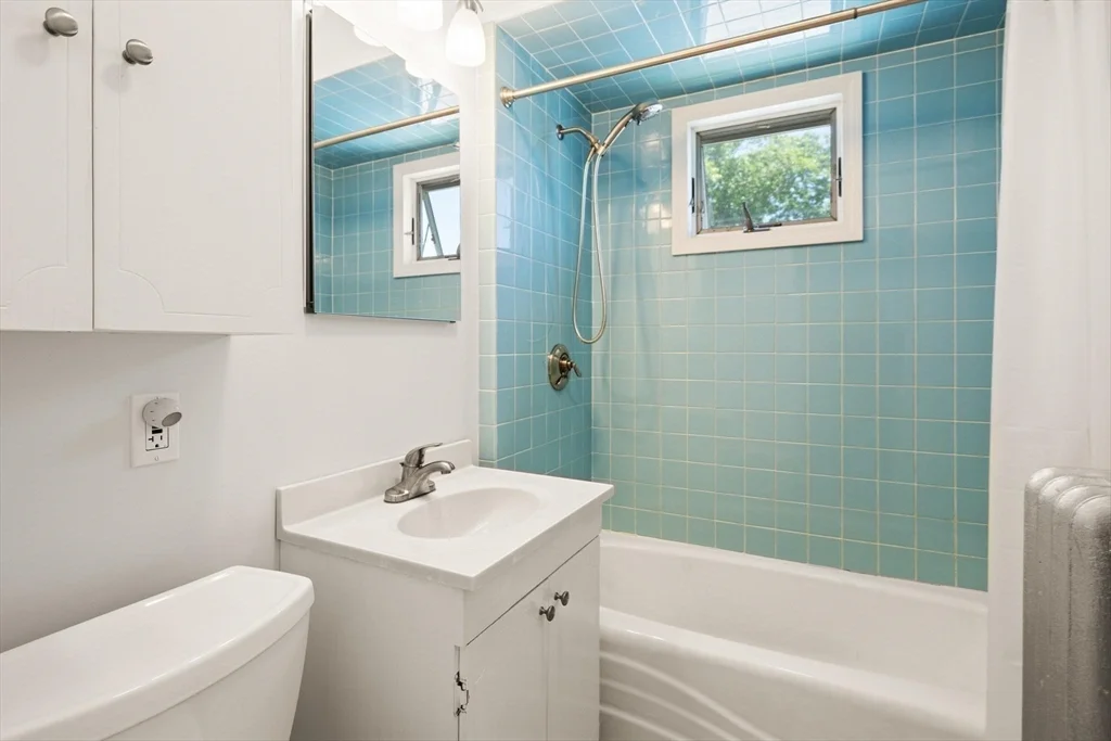 2 bed, 1 bath apartment for rent at 1521 Centre St Unit 2, West Roxbury — photo 10 of 11