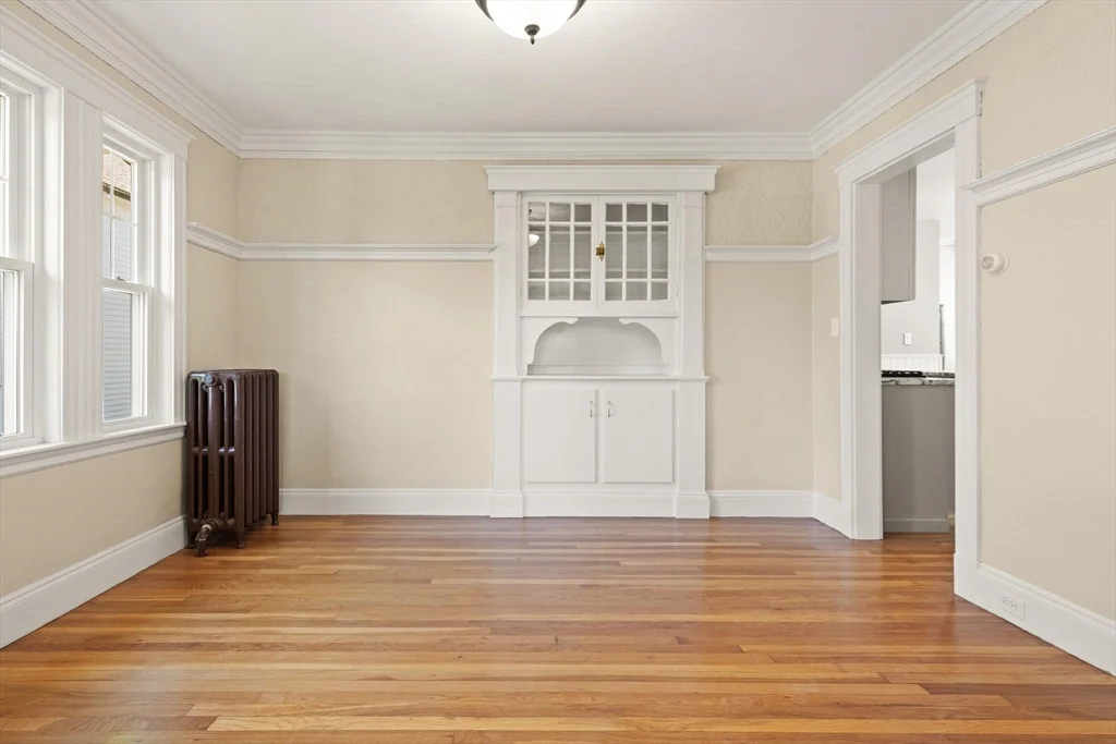 2 bed, 1 bath apartment for rent at 1521 Centre St Unit 2, West Roxbury — photo 4 of 11