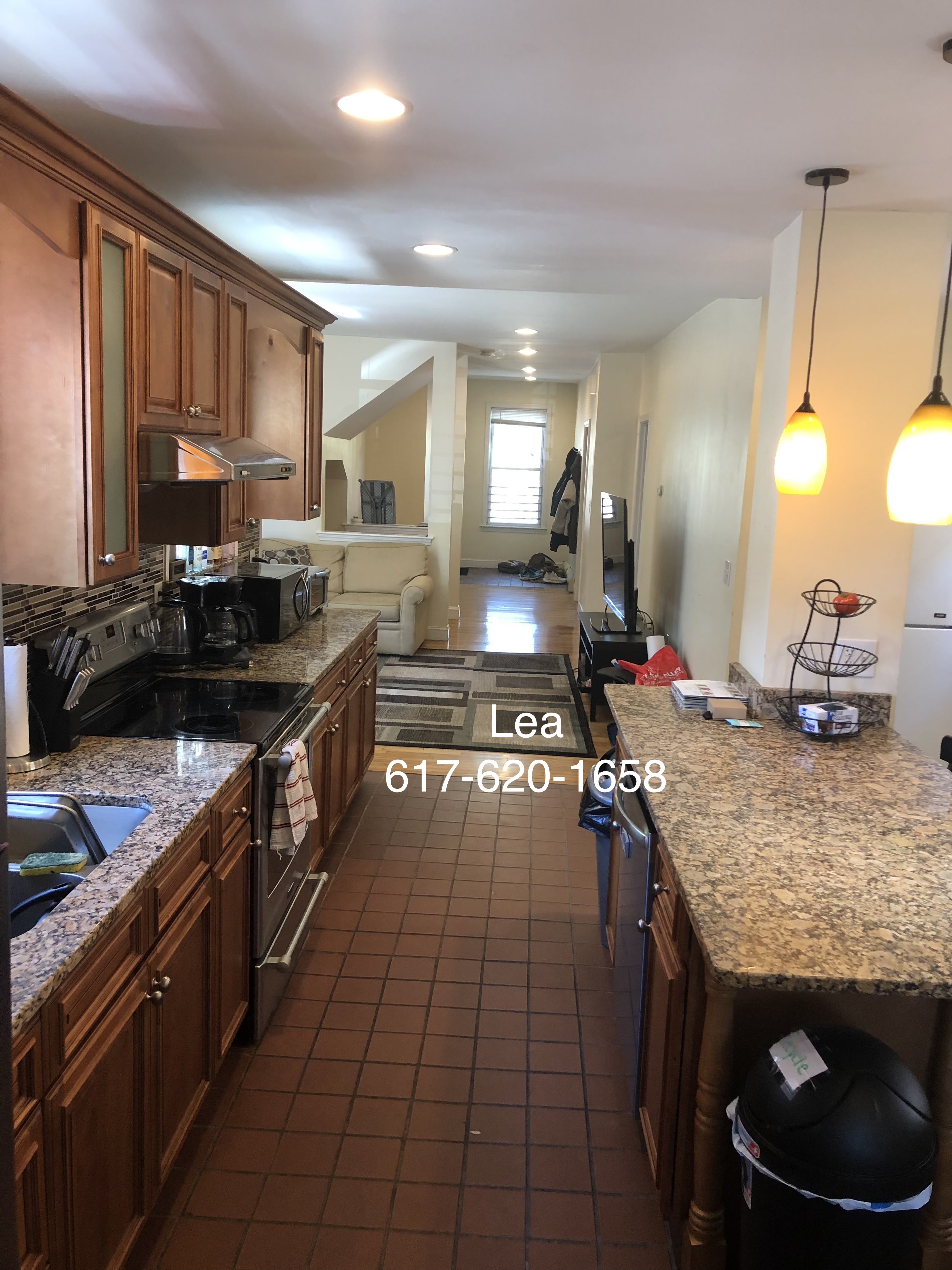 5 bed, 2 bath apartment for rent at 1522 Commonwealth Ave Unit 1, Brighton — photo 2 of 10