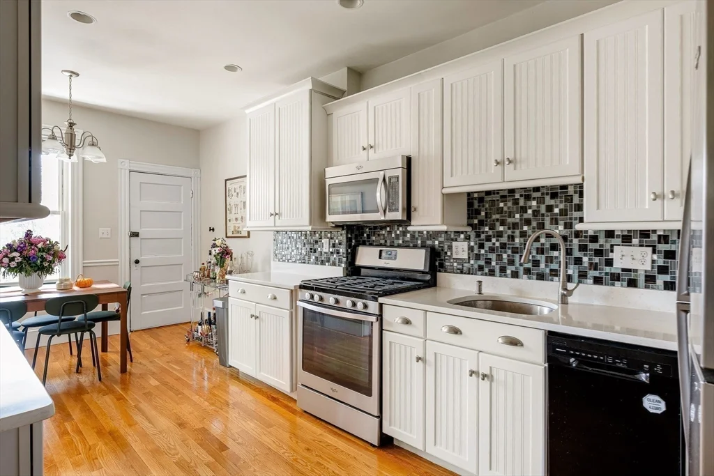 3 bed, 1 bath apartment for rent at 1524 Cambridge St Unit 3, Mid Cambridge — photo 2 of 22