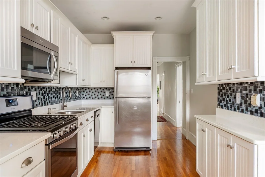 3 bed, 1 bath apartment for rent at 1524 Cambridge St Unit 3, Mid Cambridge — photo 3 of 22