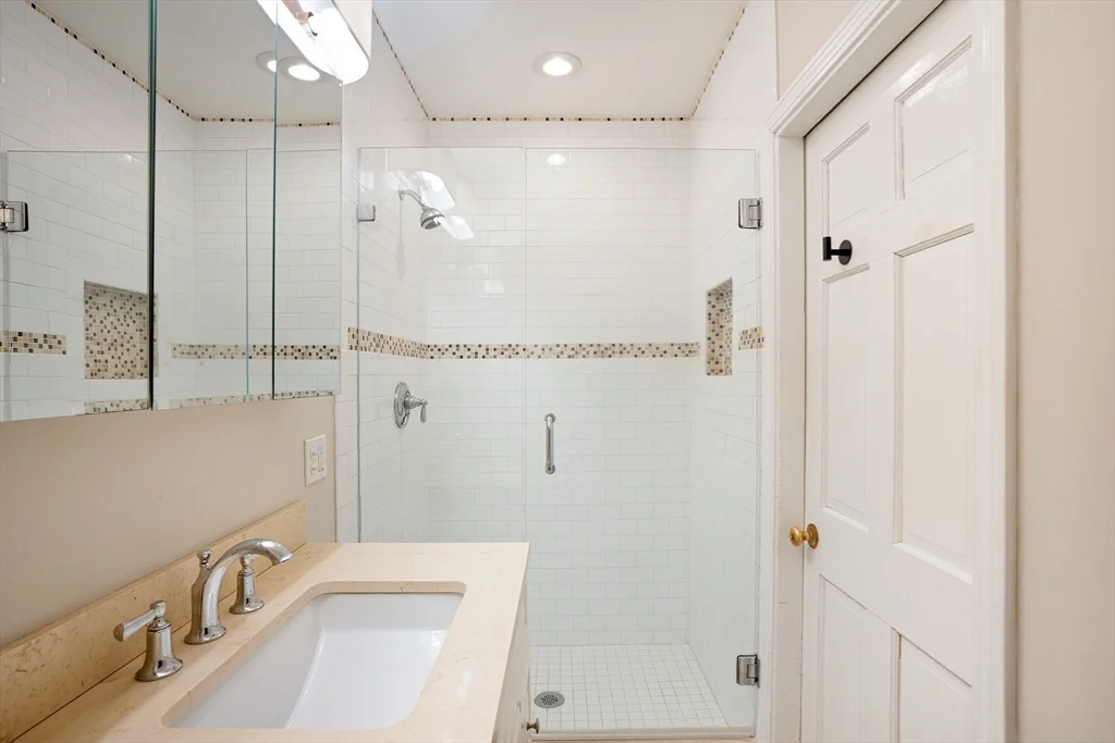 3 bed, 1 bath apartment for rent at 1524 Cambridge St Unit 3, Mid Cambridge — photo 14 of 22