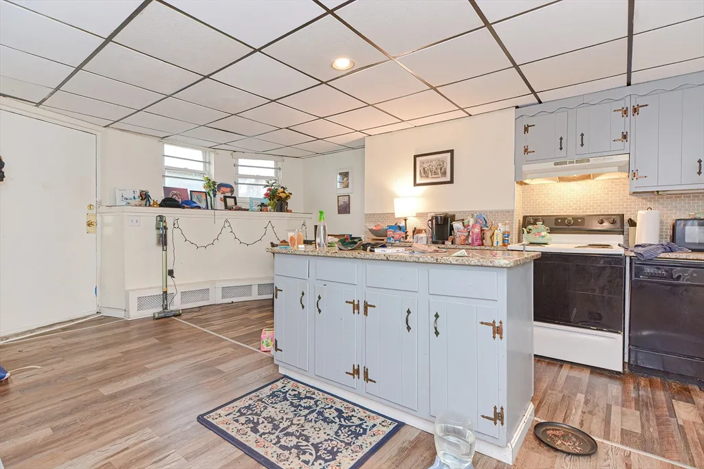 2 bed, 1 bath apartment for rent at 1524 Commonwealth Ave Unit B, Brighton