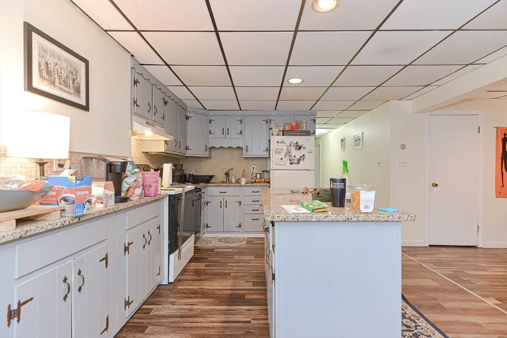 2 bed, 1 bath apartment for rent at 1524 Commonwealth Ave Unit B, Brighton — photo 3 of 14