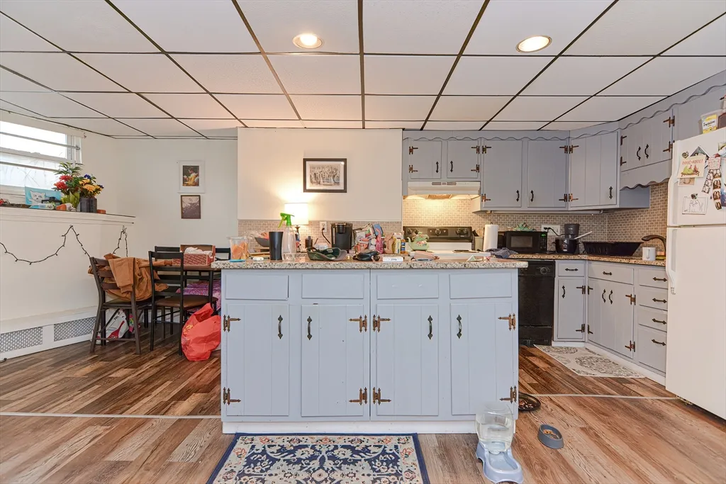2 bed, 1 bath apartment for rent at 1524 Commonwealth Ave Unit B, Brighton — photo 4 of 14