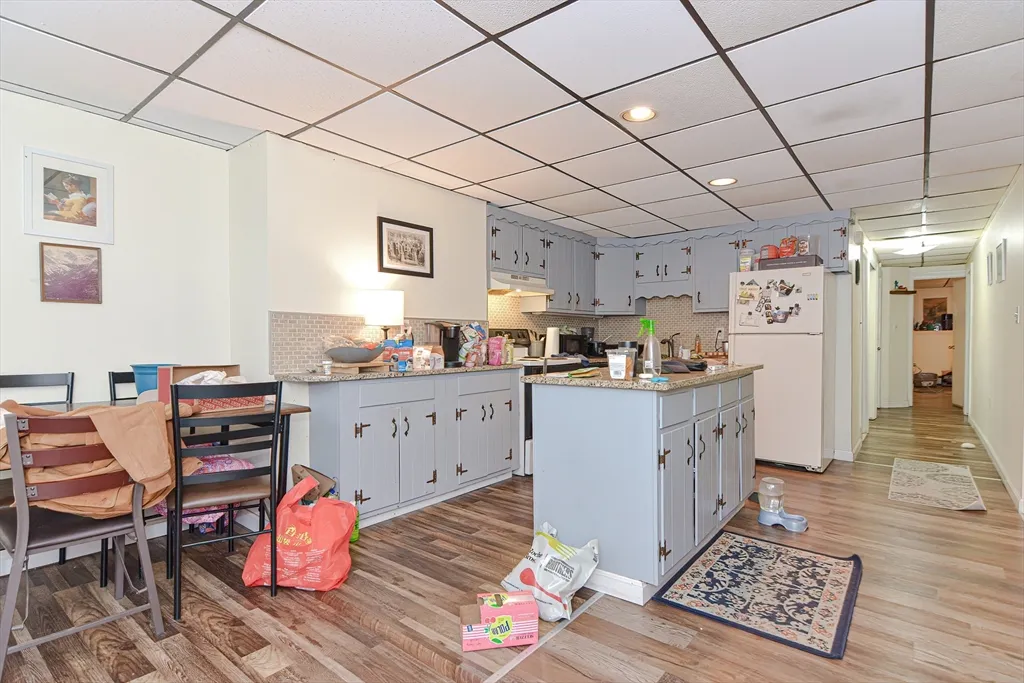 2 bed, 1 bath apartment for rent at 1524 Commonwealth Ave Unit B, Brighton — photo 2 of 14