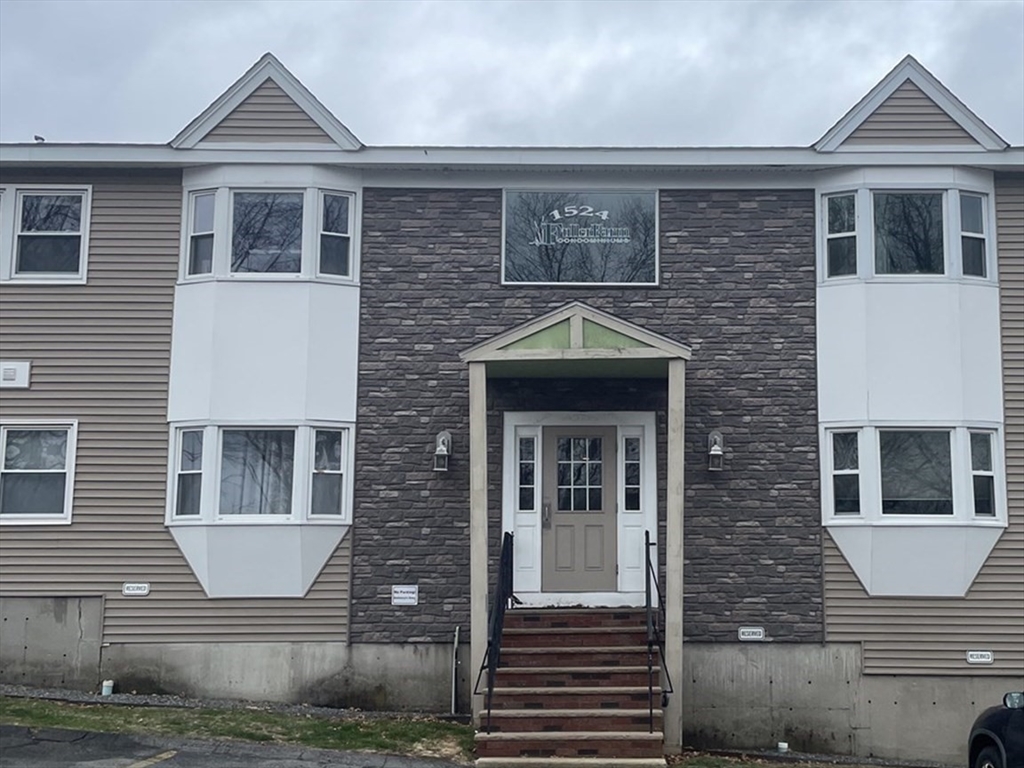 2 bed, 1 bath apartment for rent at 1524 Gorham St Unit 211, Lowell — photo 1 of 17