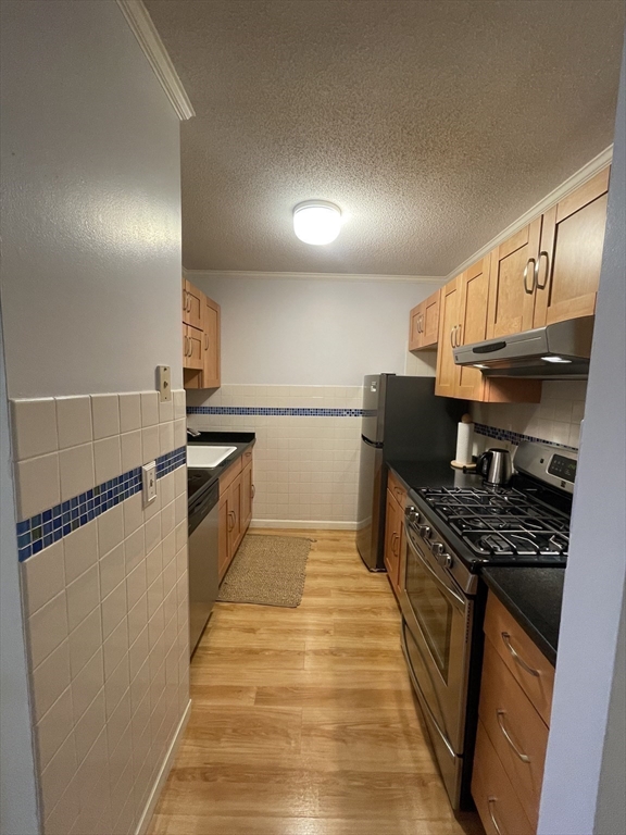 2 bed, 1 bath apartment for rent at 1524 Gorham St Unit 211, Lowell — photo 6 of 17