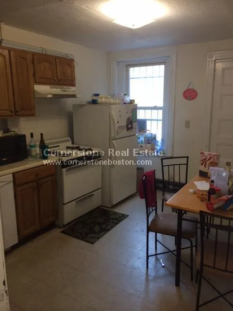 4 bed, 1 bath apartment for rent at 1524 Tremont St Unit 3, Mission Hill — photo 7 of 7