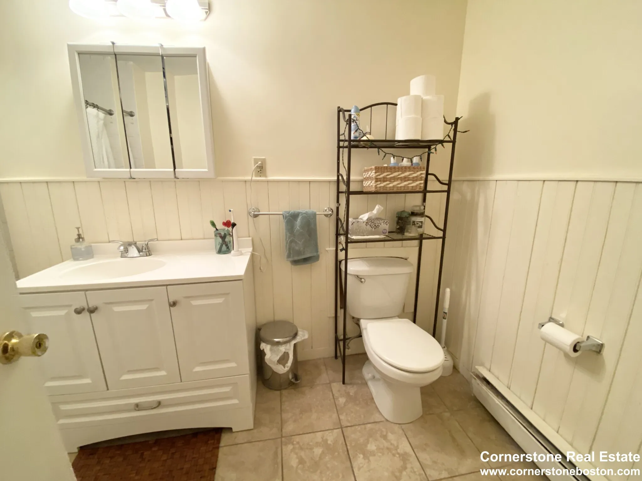 4 bed, 1 bath apartment for rent at 1524 Tremont St Unit 3, Mission Hill — photo 4 of 7