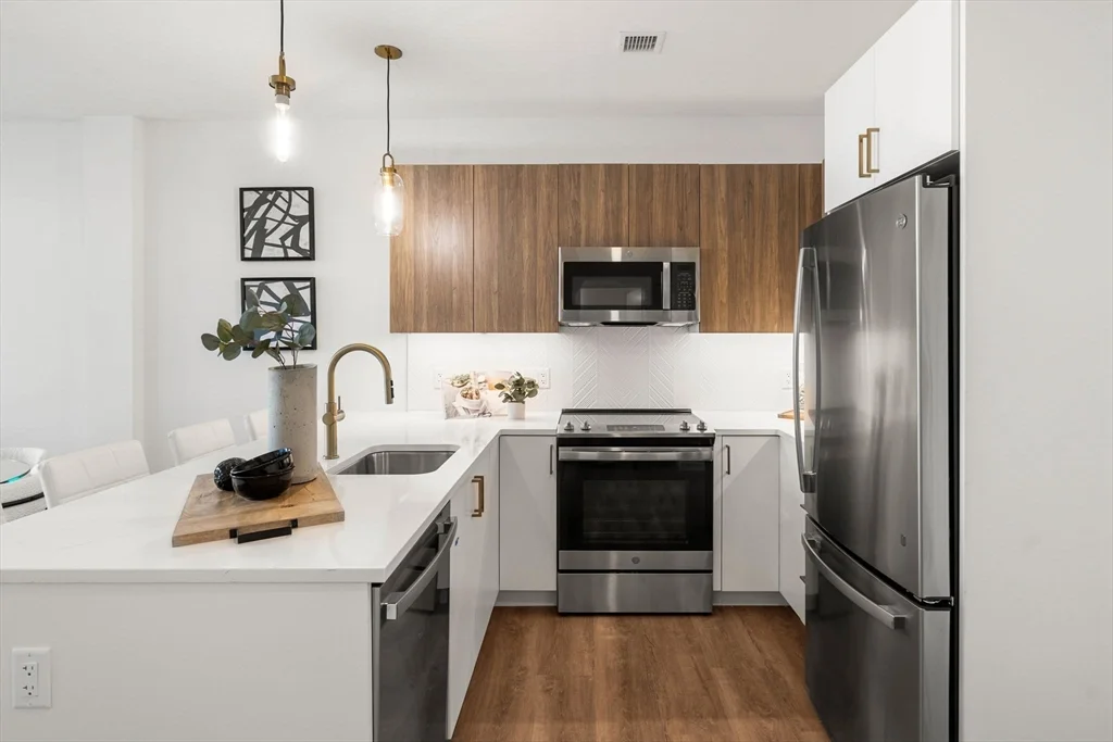 1 bed, 1 bath apartment for rent at 1525 Commonwealth Ave Unit 503, Brighton — photo 2 of 31