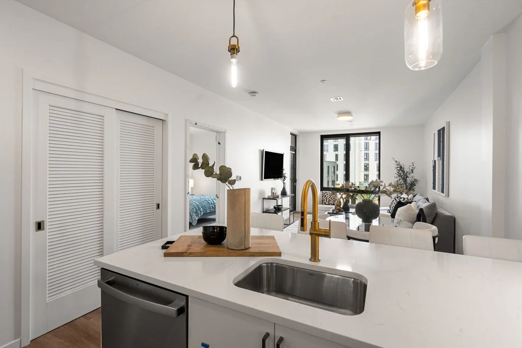 1 bed, 1 bath apartment for rent at 1525 Commonwealth Ave Unit 503, Brighton — photo 4 of 31
