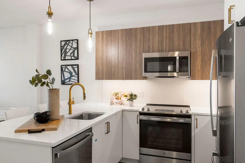 1 bed, 1 bath apartment for rent at 1525 Commonwealth Ave Unit 503, Brighton — photo 3 of 31
