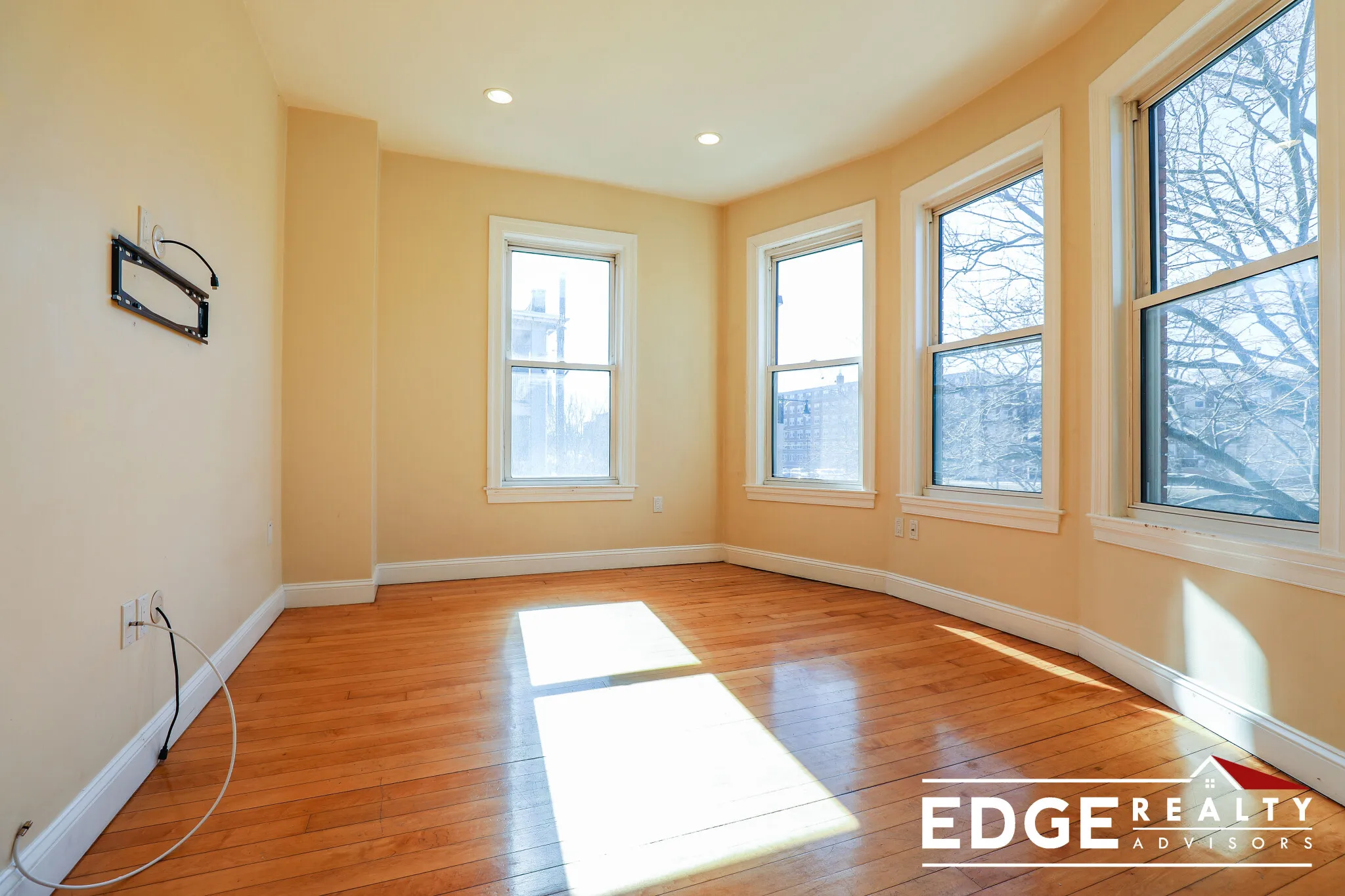 4 bed, 2 bath apartment for rent at 1526 Commonwealth Ave Unit 2, Brighton — photo 4 of 14