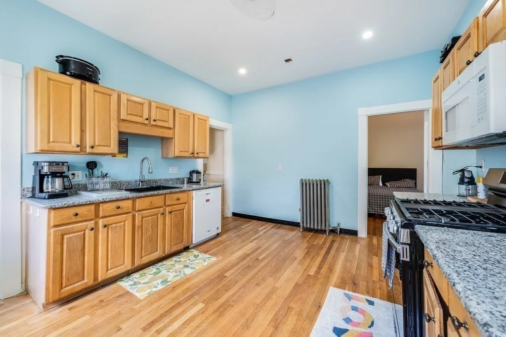 6 bed, 2 bath apartment for rent at 1529 Cambridge St Unit 1, Mid Cambridge — photo 3 of 18