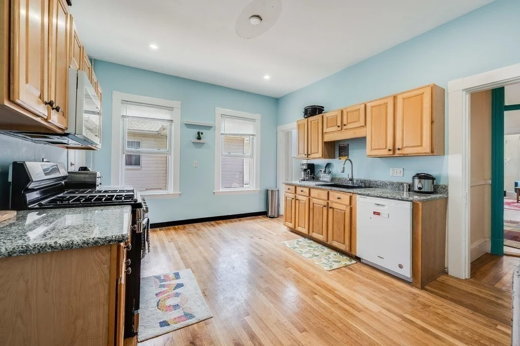6 bed, 2 bath apartment for rent at 1529 Cambridge St Unit 1, Mid Cambridge — photo 2 of 18