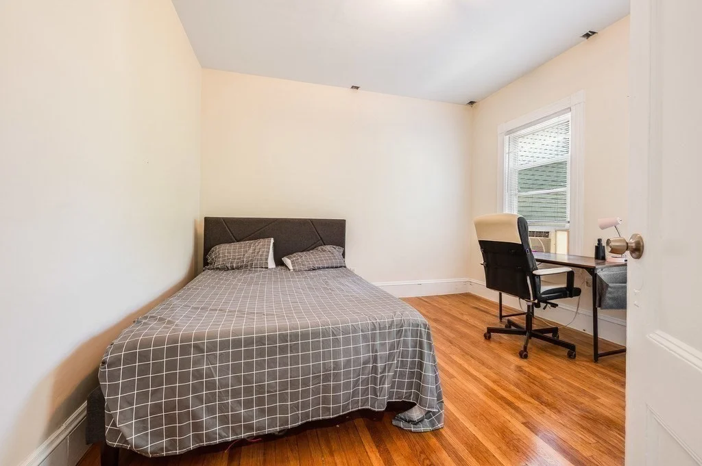 6 bed, 2 bath apartment for rent at 1529 Cambridge Unit 2, Cambridge — photo 8 of 18