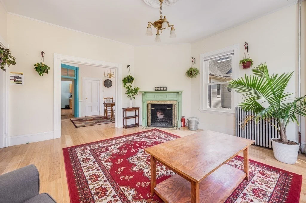 6 bed, 2 bath apartment for rent at 1529 Cambridge Unit 2, Cambridge — photo 5 of 18