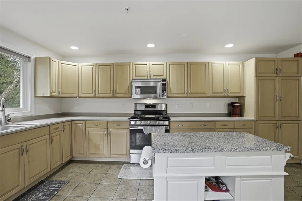 2 bed, 2 bath apartment for rent at 153 America Blvd Unit 153, Ashland — photo 15 of 41