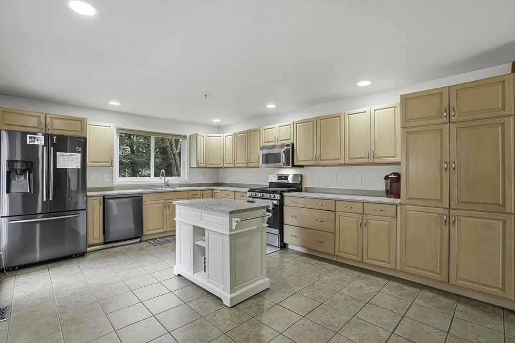 2 bed, 2 bath apartment for rent at 153 America Blvd Unit 153, Ashland — photo 12 of 41