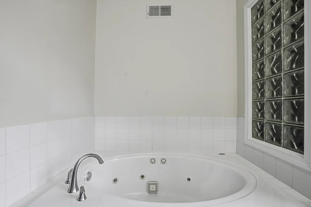 2 bed, 2 bath apartment for rent at 153 America Blvd Unit 153, Ashland — photo 32 of 41