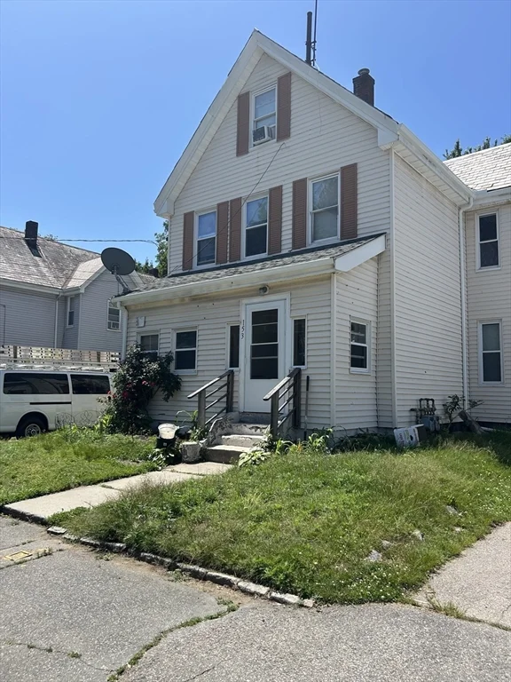 3 bed, 1 bath apartment for rent at 153 Arlington Unit 2, Framingham — photo 1 of 14