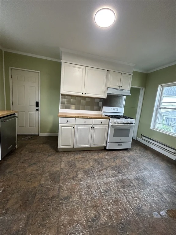 3 bed, 1 bath apartment for rent at 153 Arlington Unit 2, Framingham — photo 9 of 14