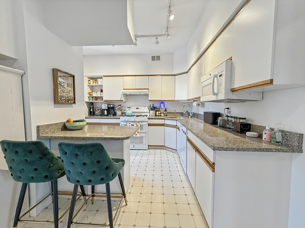 2 bed, 1 bath apartment for rent at 153 Chiswick Rd Unit 3, Brighton — photo 13 of 21