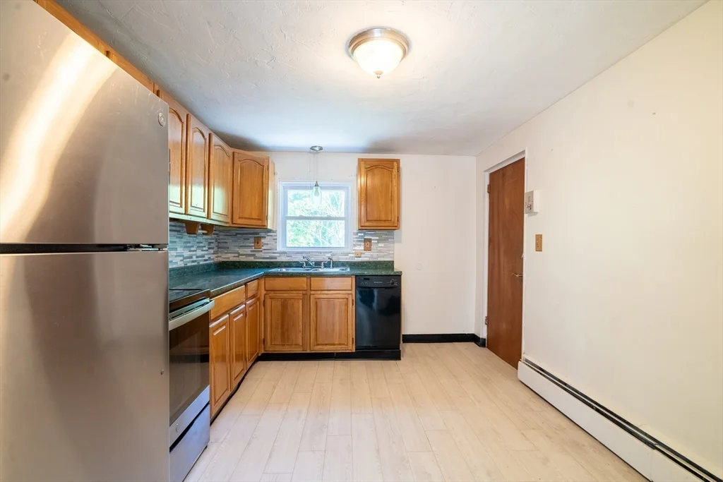 2 bed, 1 bath apartment for rent at 153 Commercial St Unit 5, Braintree — photo 4 of 10
